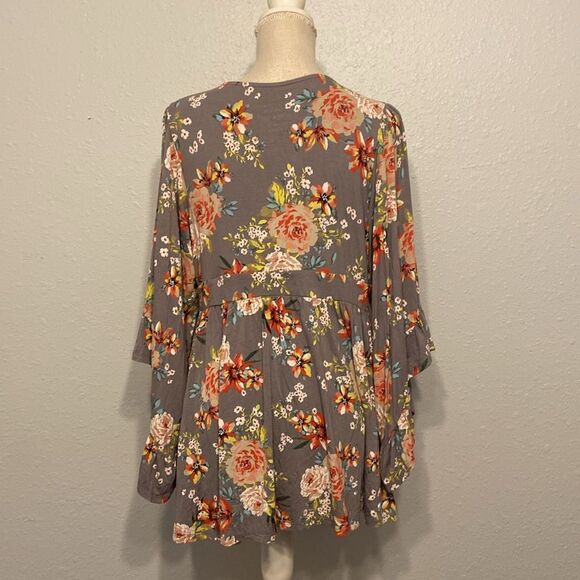 Torrid Gray Floral Super Soft Knits Faux Wrap Chic Romantic Blouse Size 0 - Picture 6 of 9